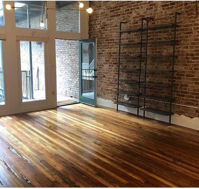 71 Union Ave, Unit 202 in Memphis, TN - Foto de edificio - Building Photo