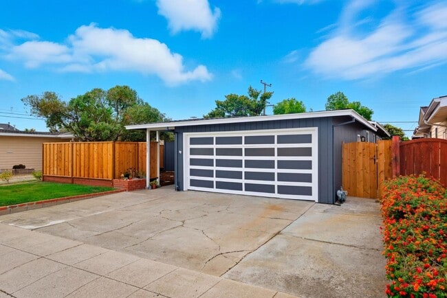 1717 Brooks St in San Mateo, CA - Building Photo - Building Photo