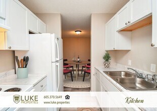 405 S Sycamore Ave in Sioux Falls, SD - Foto de edificio - Building Photo