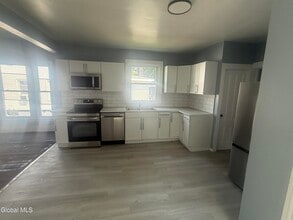 11 Clifford Rd in Menands, NY - Building Photo - Building Photo