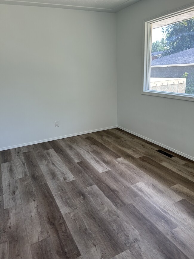 11829-11847 47 St NW in Edmonton, AB - Building Photo - Building Photo