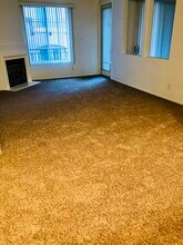 12364 Carmel Country Rd in San Diego, CA - Foto de edificio - Building Photo