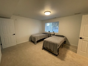 10733 126th Pl NE in Kirkland, WA - Foto de edificio - Building Photo