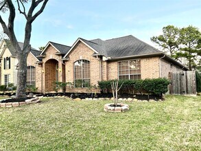 16807 Laguna Springs Dr in Houston, TX - Building Photo - Building Photo