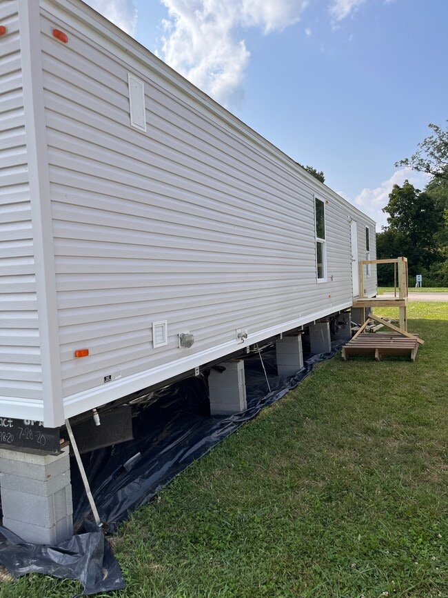 52 Meadowview Ln in Louisa, KY - Building Photo - Building Photo