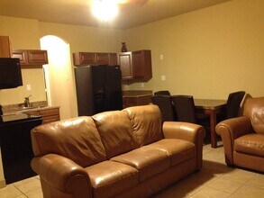 5003 Gemsbuck Chase in San Antonio, TX - Foto de edificio - Building Photo