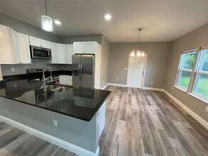 640 NE 15th Ter in Gainesville, FL - Building Photo - Building Photo