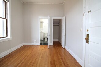 293 E Deerpath Rd in Lake Forest, IL - Building Photo - Building Photo