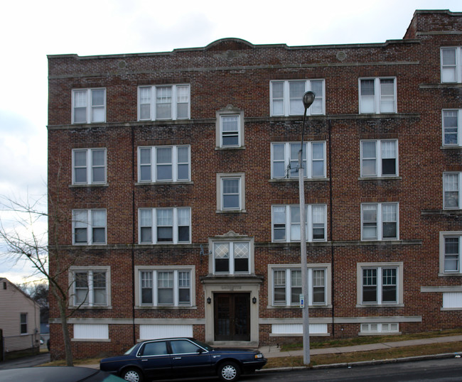 Laurette in Holyoke, MA - Foto de edificio - Building Photo