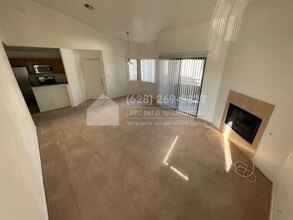 5076 S Rainbow Blvd in Las Vegas, NV - Building Photo - Building Photo