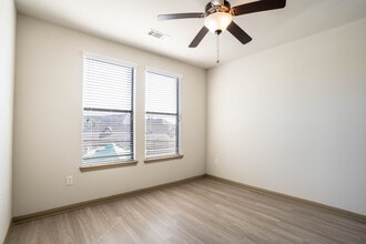 The Commons at Hollyhock in Katy, TX - Foto de edificio - Interior Photo