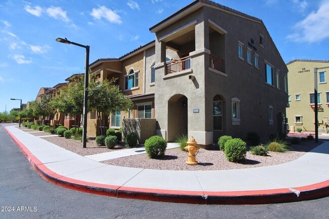 240 W Juniper Ave
