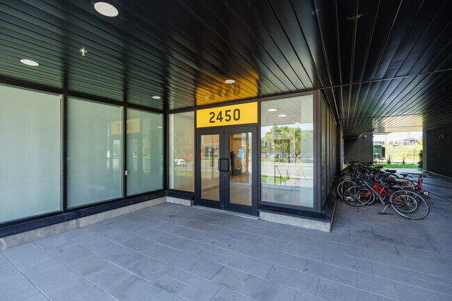 2450 Marcel-Laurin in St. Laurent, QC - Building Photo - Building Photo