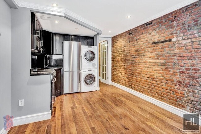 AVE A, Unit 2RS in New York, NY - Foto de edificio - Building Photo