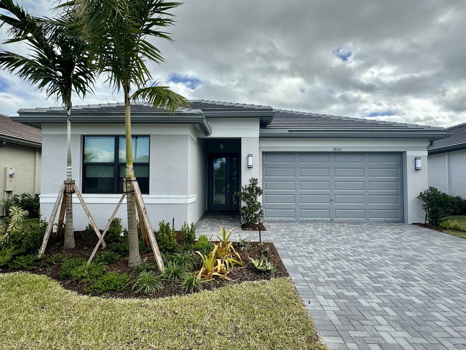 12611 SW Manatee Marsh Ter in Port St. Lucie, FL - Building Photo