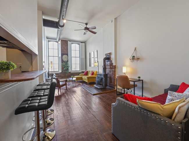 66 S Front St, Unit 21 in Memphis, TN - Foto de edificio - Building Photo