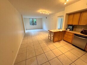 2630 SW 28th St, Unit 16 in Miami, FL - Foto de edificio - Building Photo