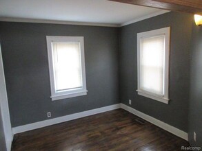 1026 E Muir Ave in Hazel Park, MI - Building Photo - Building Photo