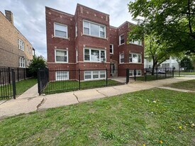 6611 S St Louis Ave in Chicago, IL - Building Photo