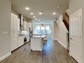 1181 Tea Olive Ln in Dallas, TX - Foto de edificio - Building Photo