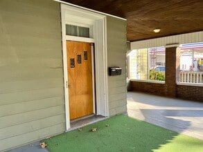 911 N Center St in Bloomington, IL - Foto de edificio - Building Photo