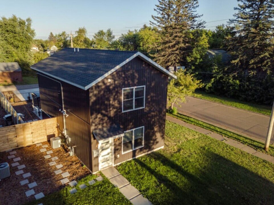 232 S 59th Ave W in Duluth, MN - Building Photo
