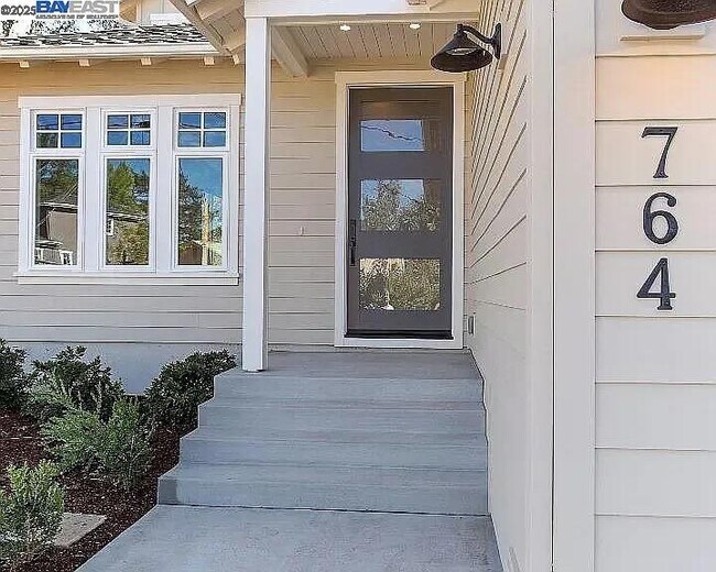 764 Hillcrest Dr in Redwood City, CA - Building Photo - Building Photo