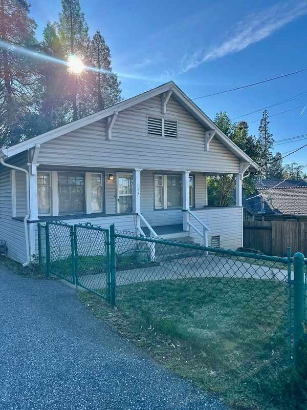 117 E Empire St in Grass Valley, CA - Building Photo - Building Photo