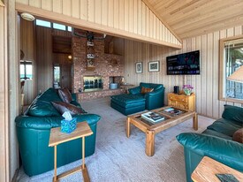 951-953 3 Crabs Rd in Sequim, WA - Building Photo