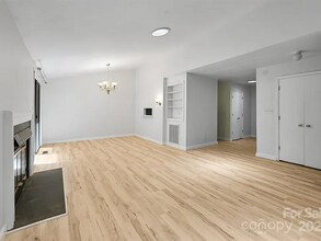 71 Hollybrook Dr in Asheville, NC - Building Photo - Building Photo