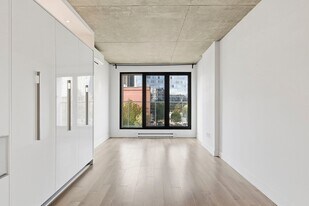 738 Rue St-Paul Ouest in Montréal, QC - Building Photo