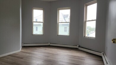 90 Chadwick Ave in Hartford, CT - Building Photo - Building Photo