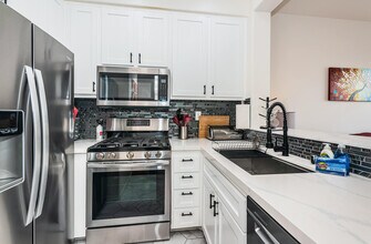 6127 Rancho Brida in Carlsbad, CA - Foto de edificio - Building Photo