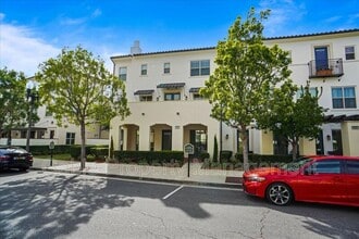 26261 Prima Way in Santa Clarita, CA - Building Photo - Building Photo