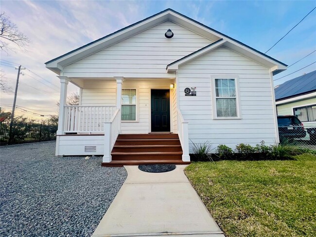 property at 1105 Panama St