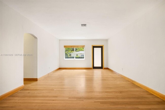 2431 Overbrook St in Miami, FL - Building Photo - Building Photo