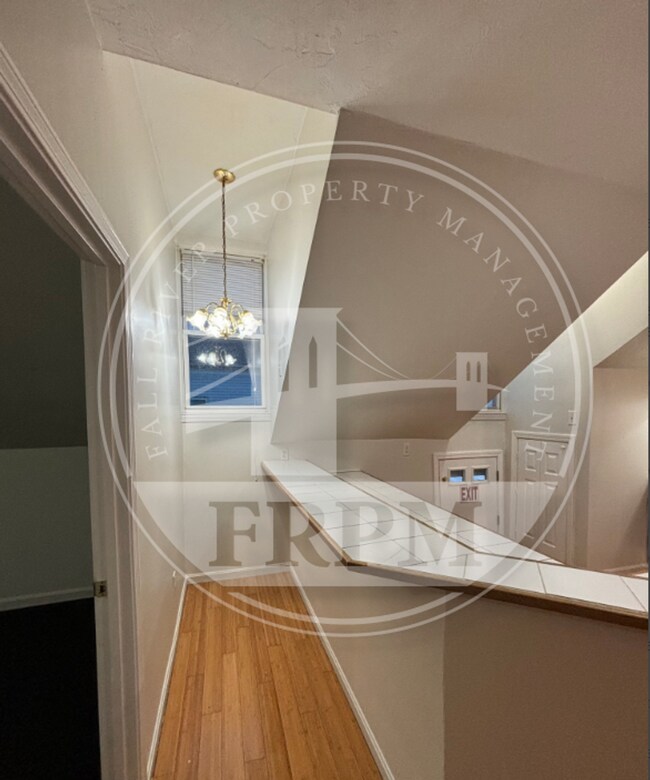 196 Quequechan St-Unit -Unit 3 in Fall River, MA - Building Photo - Building Photo