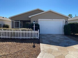 2106 Thornton Terrace in the Villages, FL - Building Photo