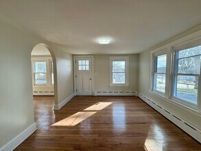 126 Beecher St in Southington, CT - Building Photo - Building Photo