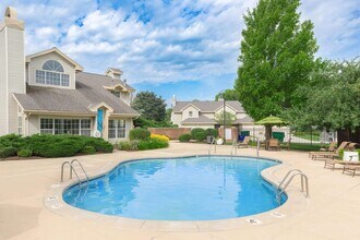 The Woodlands Of Brookfield in Brookfield, WI - Foto de edificio - Building Photo