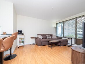 300 Broad St in Stamford, CT - Building Photo - Building Photo