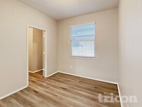 716 Courson Dr in Desoto, TX - Foto de edificio - Building Photo