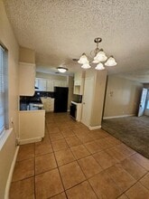 2017 Winthrop St in Irving, TX - Foto de edificio - Building Photo