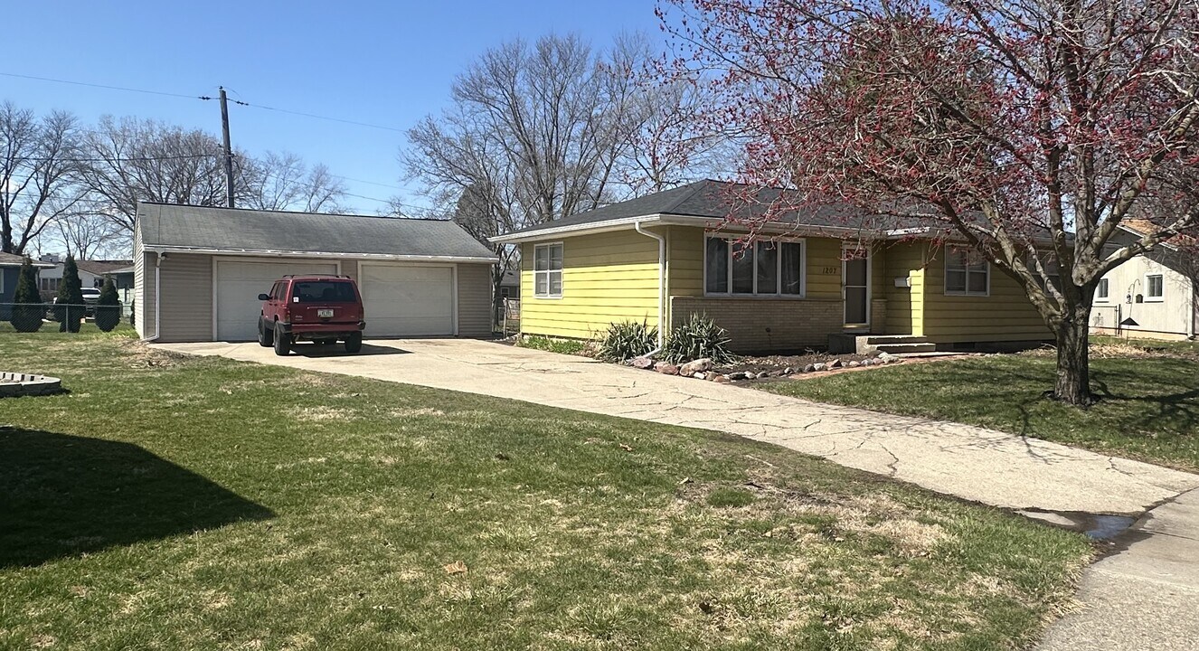 1207 Quebec Cir in Ames, IA - Building Photo