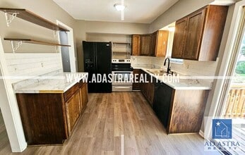 6004 E 98 St in Kansas City, MO - Foto de edificio - Building Photo