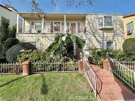 135 1/2 Canon Dr in Beverly Hills, CA - Building Photo