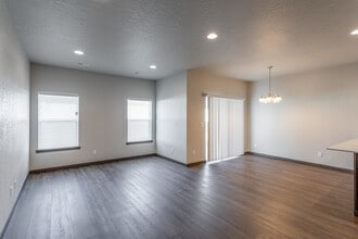 West Meadows Villas in Spokane, WA - Building Photo - Interior Photo