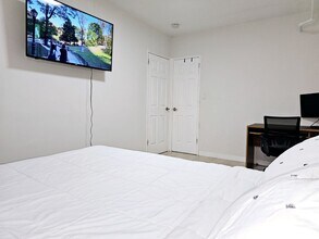 813 Calhoun Ave, Unit 1 in Bronx, NY - Foto de edificio - Building Photo