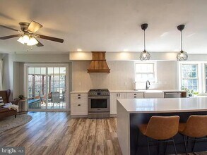 7 Barkley Ct in Evesham, NJ - Building Photo - Building Photo