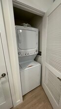 2420 NE 197th St, Unit A8 in Miami, FL - Building Photo - Building Photo